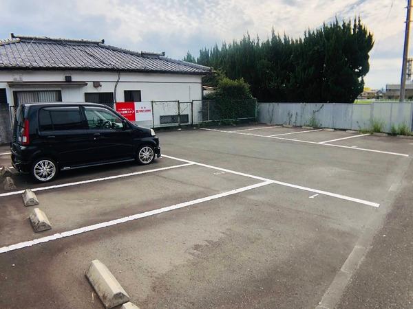ナチュラルタウン(駐車場)