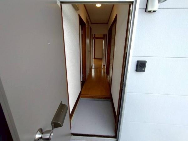 宮崎市村角町宮崎牟田のアパート(玄関)