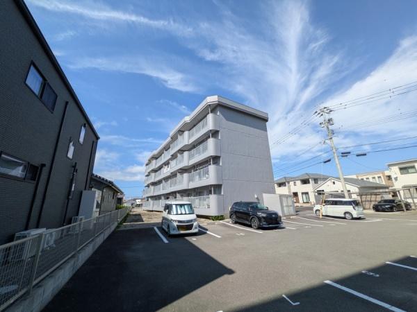 宮崎市吉村町南今村のマンション(駐車場)