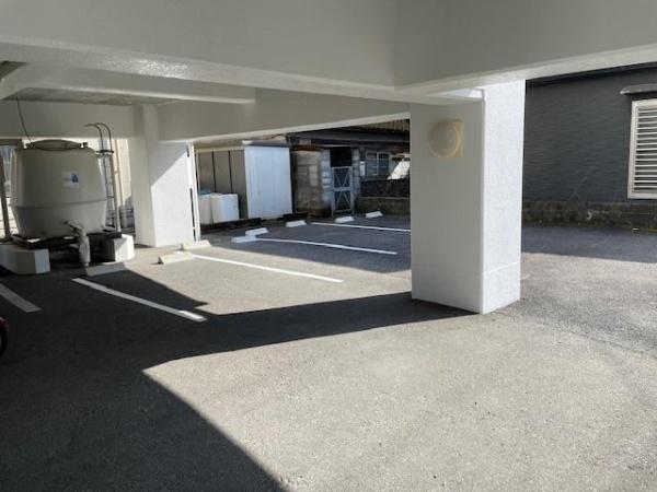 エスポワール鶴島(駐車場)