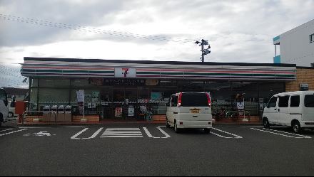 グリーンコート東館　Ａ(セブンイレブン宮崎飛江田店)