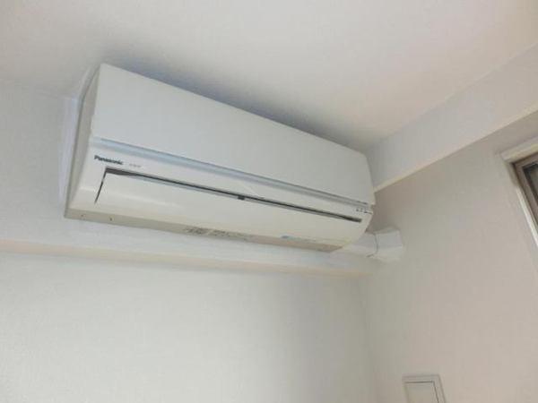 GlitterCourt