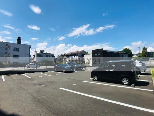 KoOlinaShiomi(駐車場)