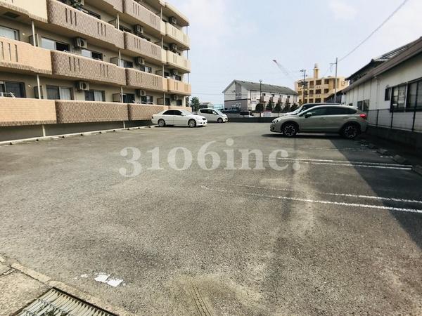 ファミリアOdo(駐車場)