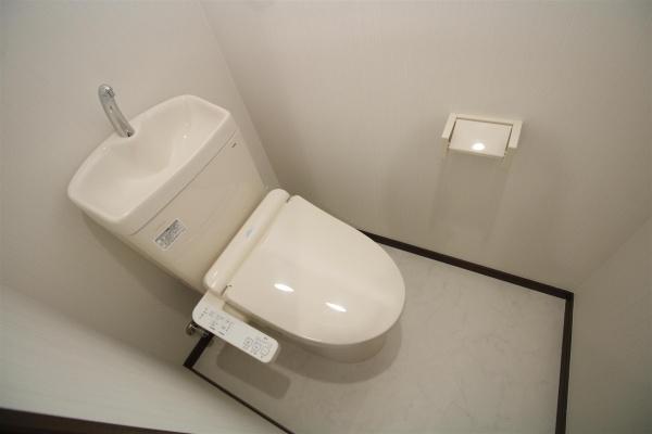 ファヴィオ博物館前