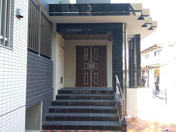 ファヴィオ博物館前