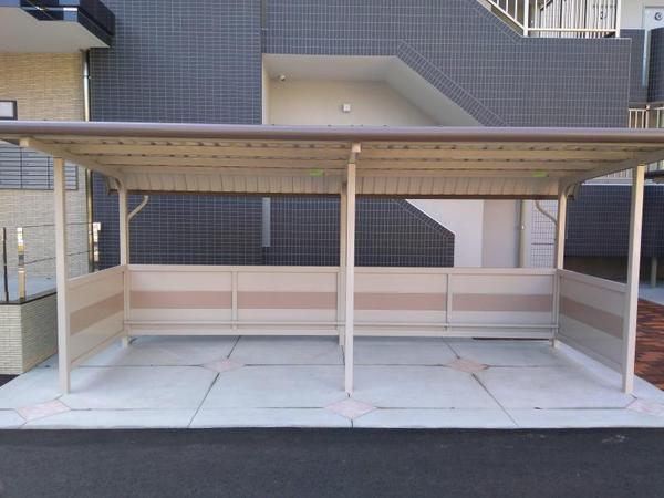 ファヴィオ博物館前