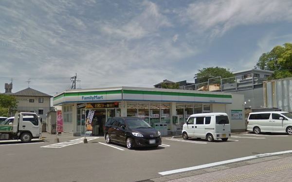 レジデンス学園B棟(ファミリーマート学園木花台店)
