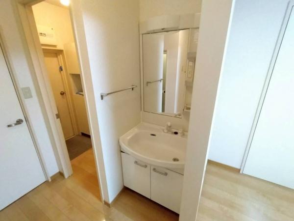 宮崎市江平西1丁目のマンション(洗面台・洗面所)