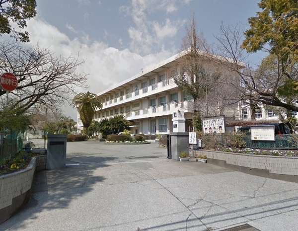 宮崎市松橋１丁目のマンション(宮崎市立大淀小学校)