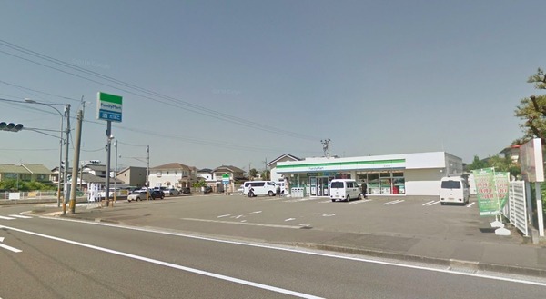 パークサイド城ヶ崎(ファミリーマート恒久四丁目店)