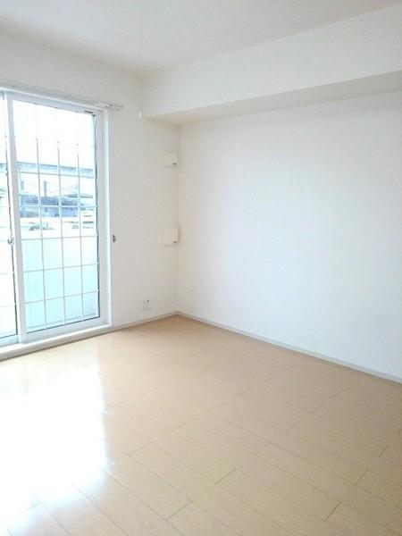 エヌ　プラシード