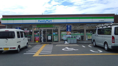 並木邸(ファミリーマート上尾小敷谷東店)