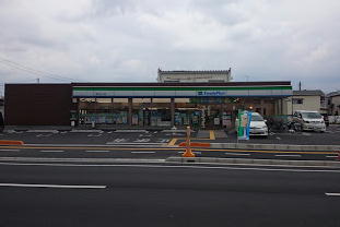 サンパーク柏座(ファミリーマート上尾富士見二丁目店)