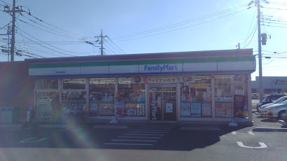 パティオ　ロサ(ファミリーマート伊奈学園前店)