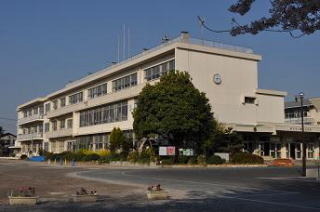桶川東店舗(桶川市立桶川小学校)