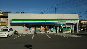 秋山レジデンス(ファミリーマート伊奈本町店)