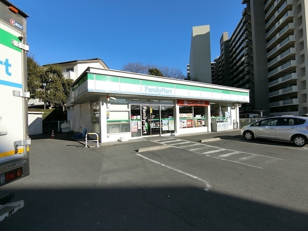 レ・ジェイドつくば(ファミリーマートつくば竹園店)