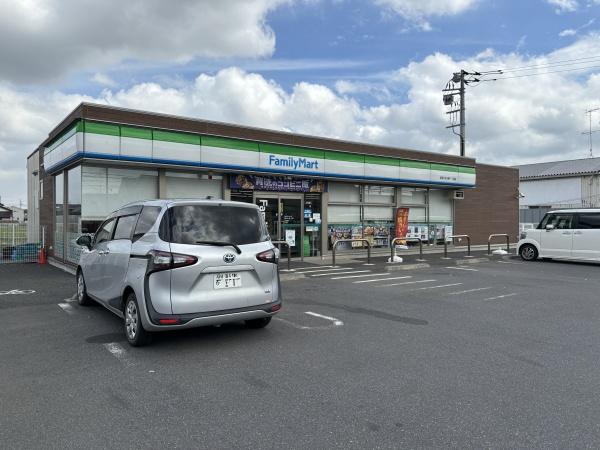 土浦市荒川沖東2丁目のアパート(ファミリーマート阿見町うずら野一丁目店)