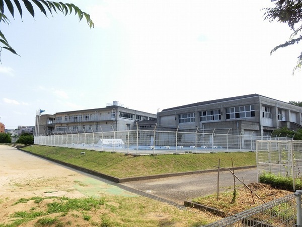 グランドヒルズ筑波学園都市壱番館(つくば市立吾妻中学校)