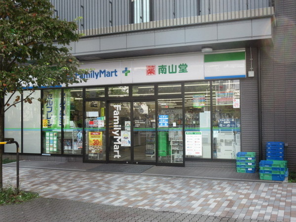 BrilliaTower浜離宮(ファミリーマート　南山堂竹芝駅前店)