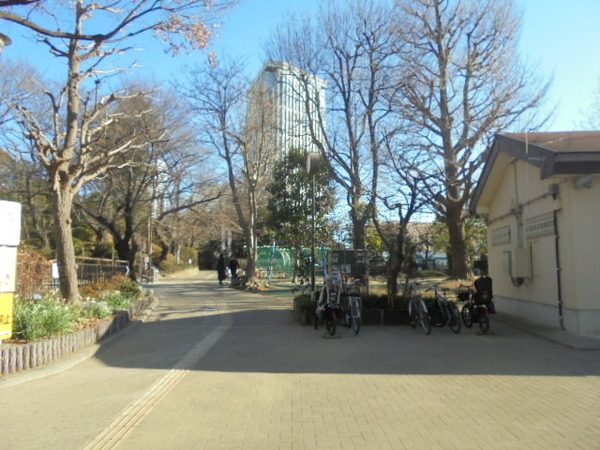 港区三田４丁目のマンション(亀塚公園)