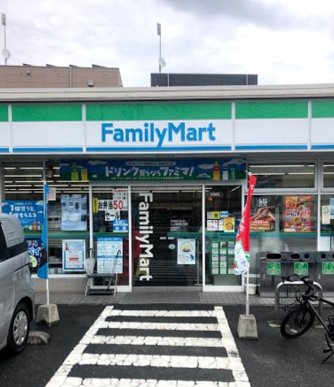 グレースティリア(ファミリーマートニック北加瀬三丁目店)