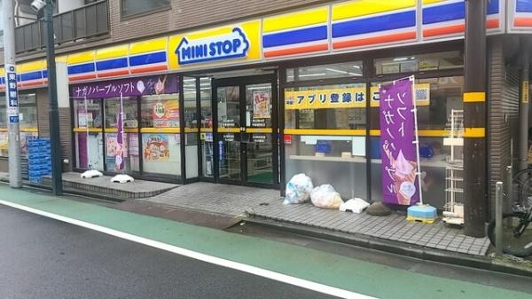 グラディート中板橋1(ミニストップ中板橋駅前店)
