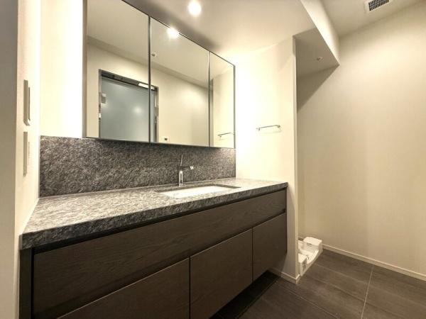 ＷＯＲＬＤ　ＴＯＷＥＲ　ＲＥＳＩＤＥＮＣＥ