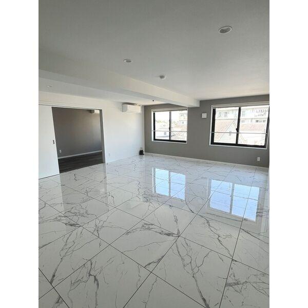 THEUNDERZSUITERESIDENCE