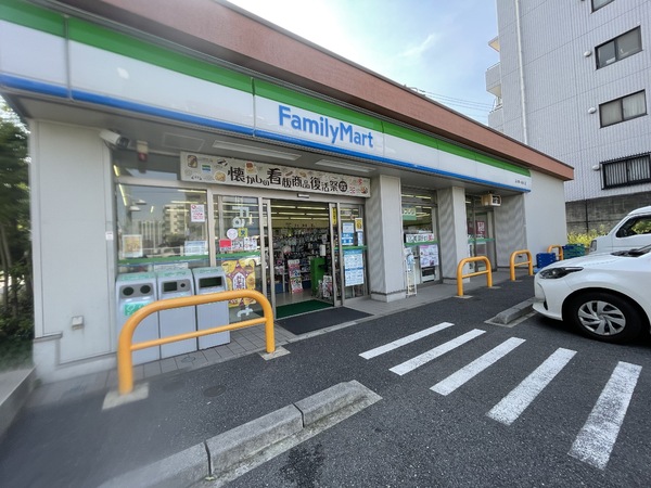 ウェルスクエア目黒(ファミリーマート品川桐ヶ谷通り店)