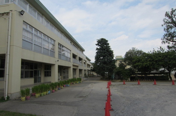 牛久市刈谷町5丁目 貸家(牛久市立牛久小学校)