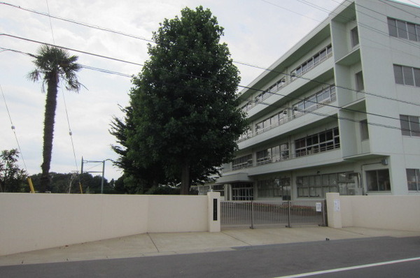 牛久市刈谷町5丁目 貸家(牛久市立牛久第三中学校)