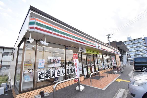 ビエノス岡(セブンイレブン　草津大路２丁目店)