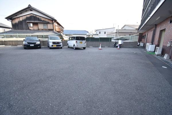 リコースクエアビル