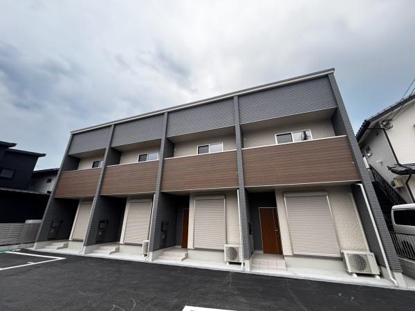 守山市守山２丁目のテラスハウス