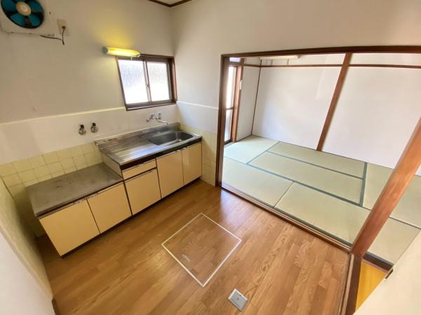 大塚野溝町貸家