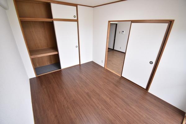 オウミ住宅ビル