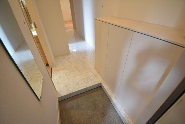 シルトクレーテ A棟(玄関)