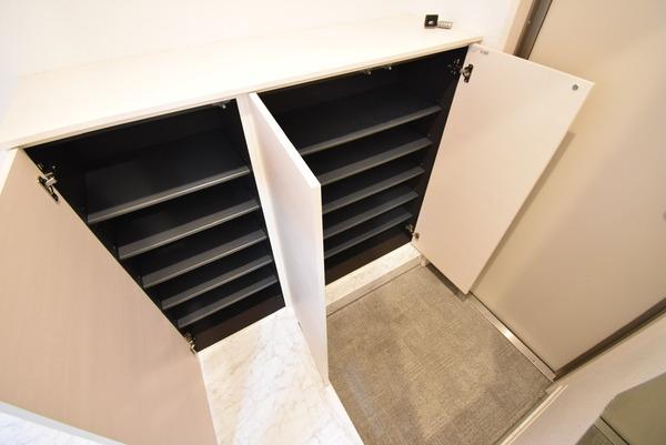 シルトクレーテ A棟(玄関)