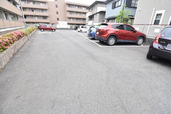ユートピア(駐車場)