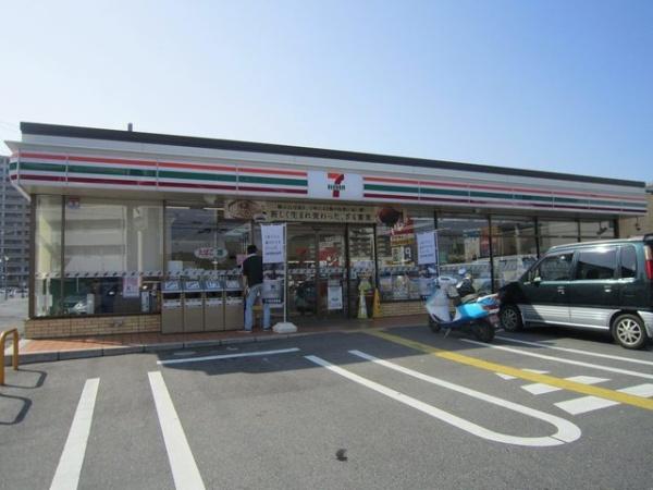コンフォート　フジ(セブンイレブン野洲市役所前店)