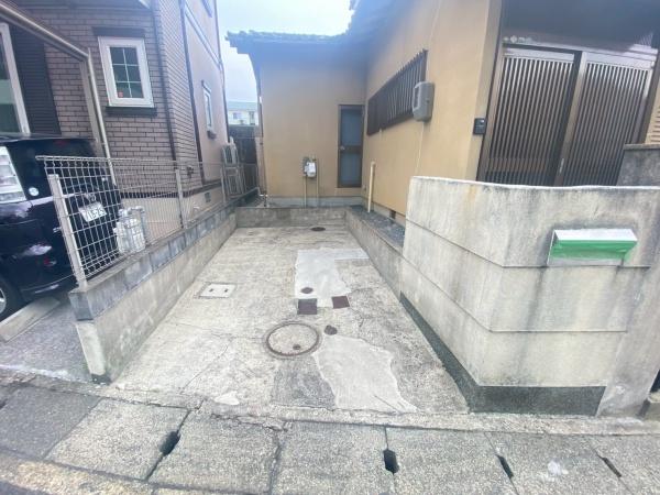 大江貸家(駐車場)