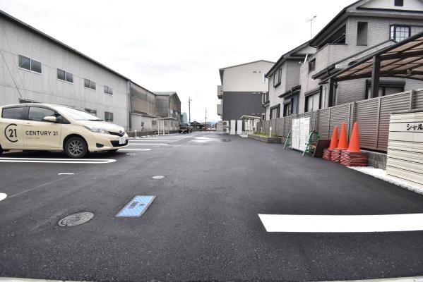 シャルム・リリー(駐車場)