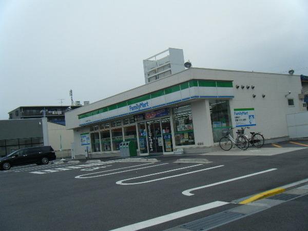 フレマリール若竹　南棟(ファミリーマート栗東小柿十丁目店)