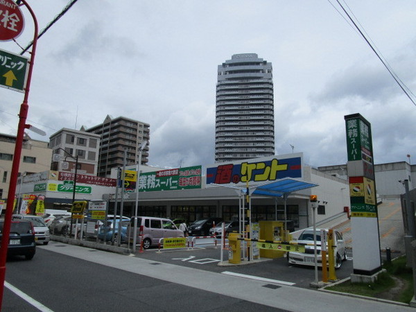グラッド・ピネ(業務スーパー草津駅前店)