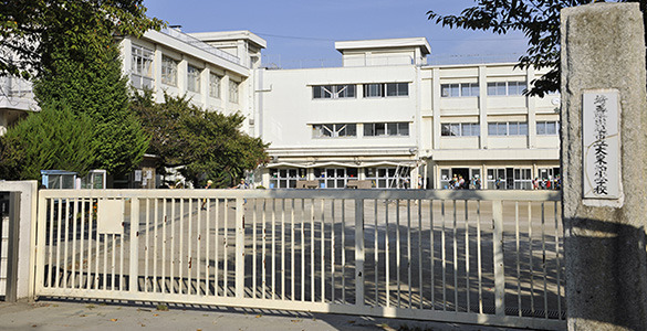 川越市大字大袋新田のアパート(川越市立大東西小学校)