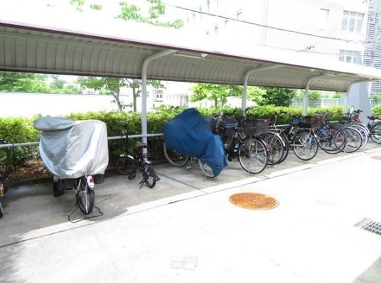 川西市南花屋敷４丁目のマンション