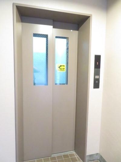 川西市南花屋敷４丁目のマンション