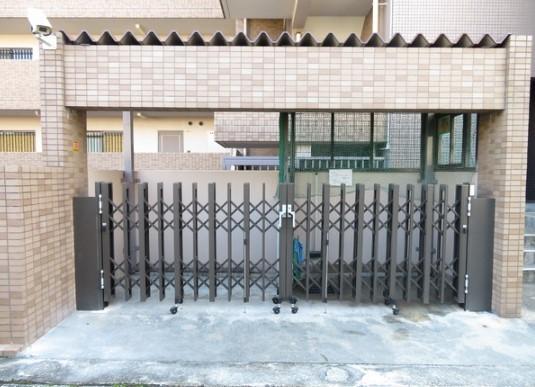 川西市南花屋敷４丁目のマンション